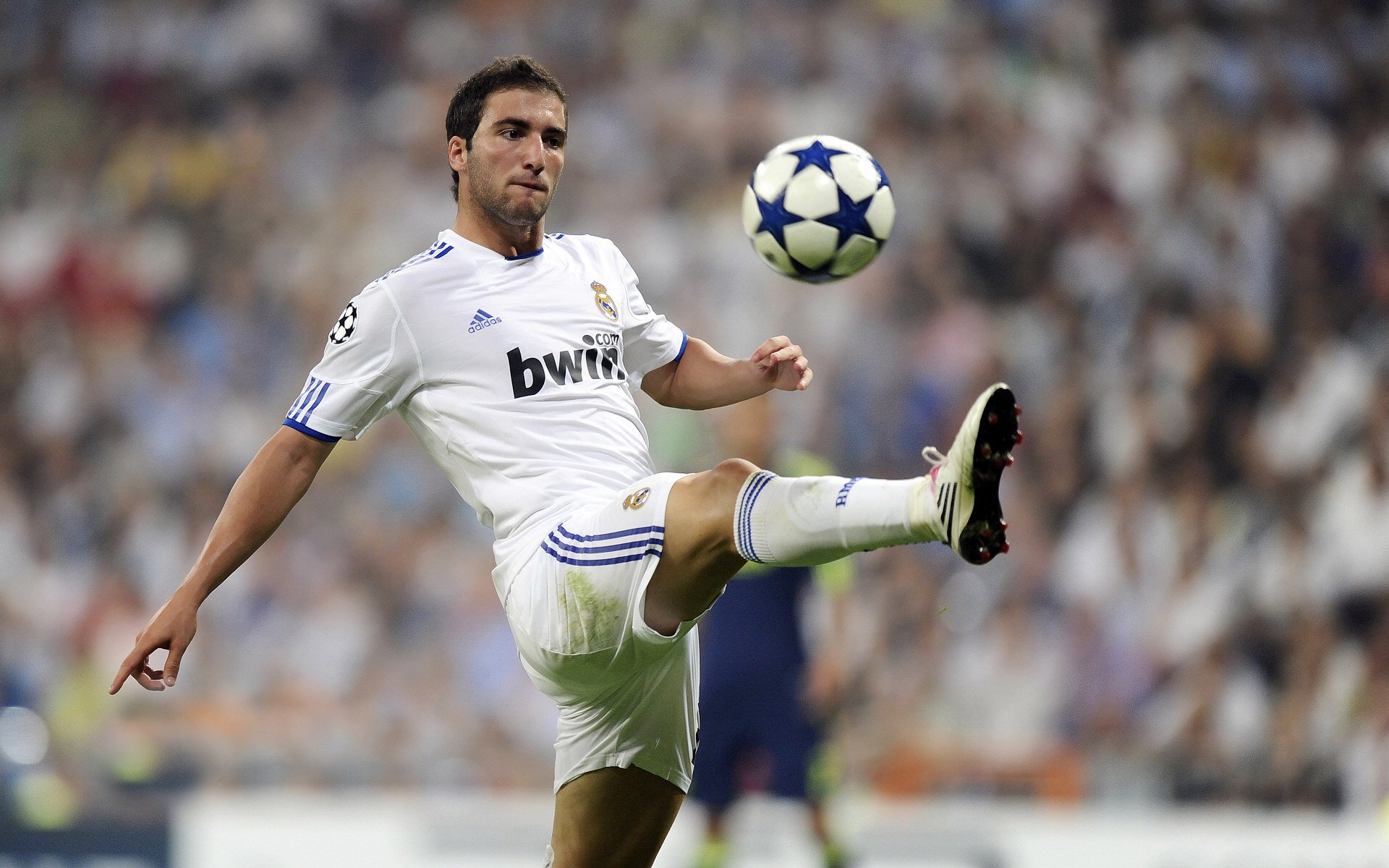 纽卡斯尔联主场2-0战胜曼联，伊萨克与乔林顿建功，纽卡斯尔联队0304